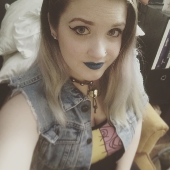 Meet your Posher, Meghan - Picture 3 of 3